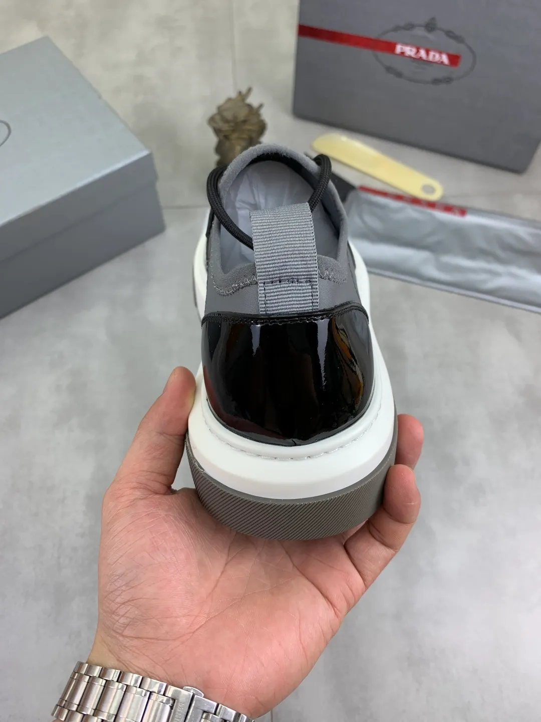 Men's men's shoes 💰P542💰 [New style] popular models are on the official website, 🆘 The trendy brand (Prada) mainly promotes popular models, avant-garde and versatile fashionable men's shoes private version mold opening, cowhide surface splicing 1:1.. Fashionable and simple, original imported cowhide lining cowhide feet; the atmosphere and personality are more fashionable, eye-catching and pursuing class. It will subvert the old idea and be a must-have for fashionistas with you! Must keep it! Tall and comfortable, large and low, high-end quality workmanship. Size: 38-44 3️⃣colors available.